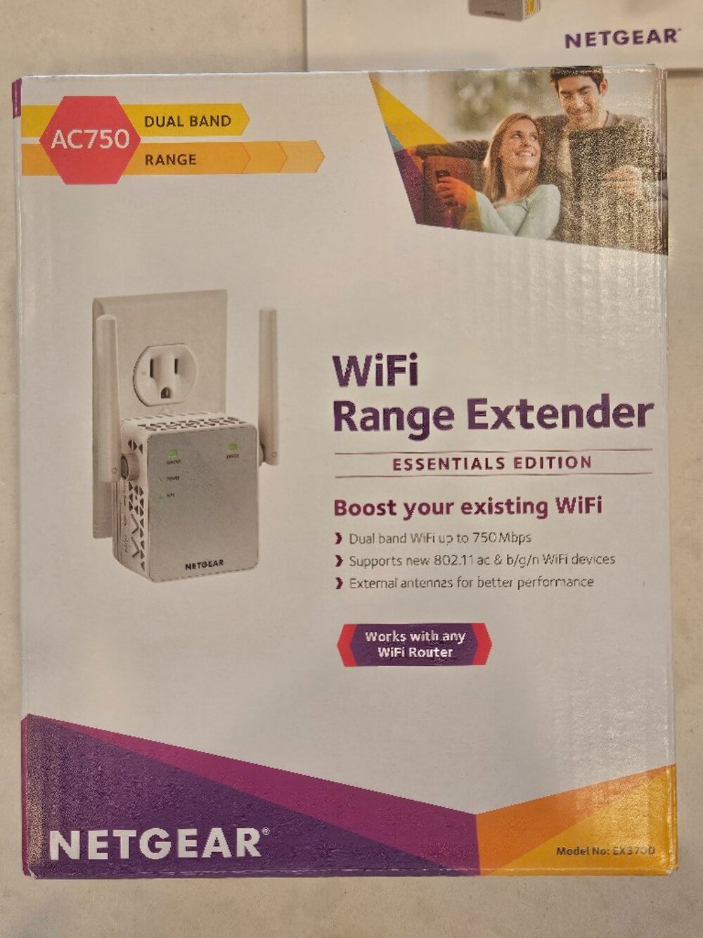 NETGEAR WiFi Range Extender Model AC750 - White - Picture 4 of 5